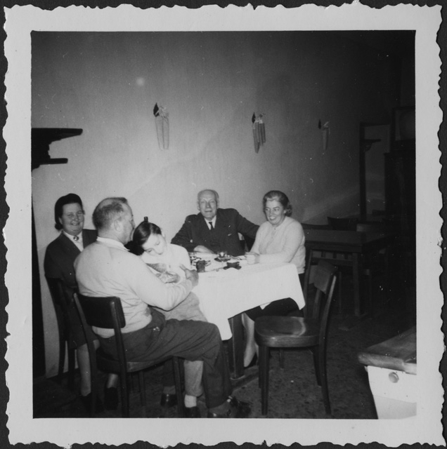 Gruppo al ristorante Commercio