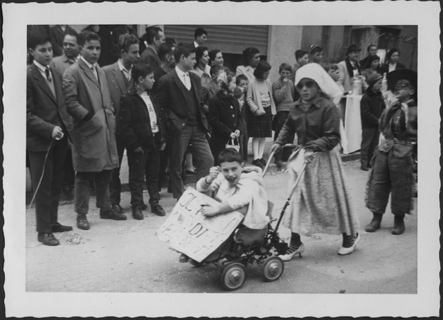 Ragazzi in maschera al carnevale di Tesserete