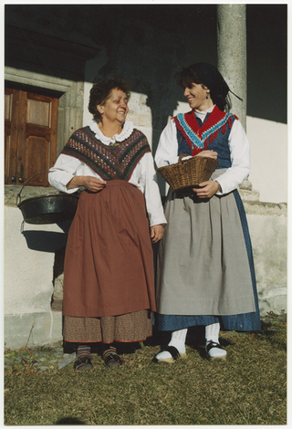Donne in abiti valcollini a Sonvico