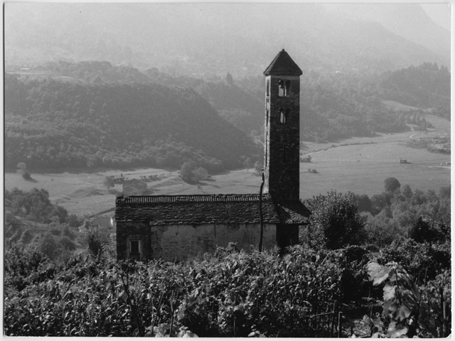 Veduta della chiesa dei Santi Pietro e Paolo a Sureggio