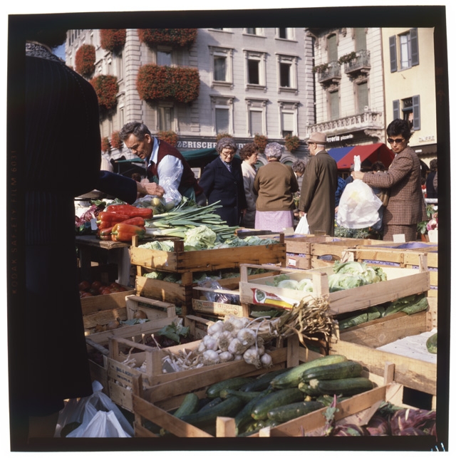 Mercato in piazza Riforma a Lugano