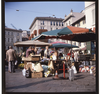 Mercato in piazza Riforma a Lugano