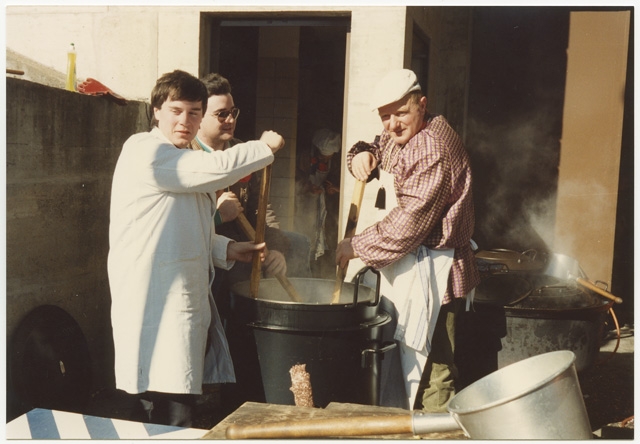 Preparazione del pranzo di carnevale a Bidogno