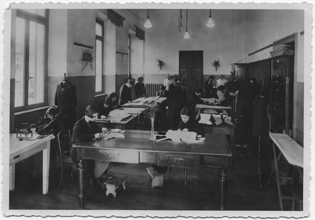 Classe di apprendiste sarte a Lugano