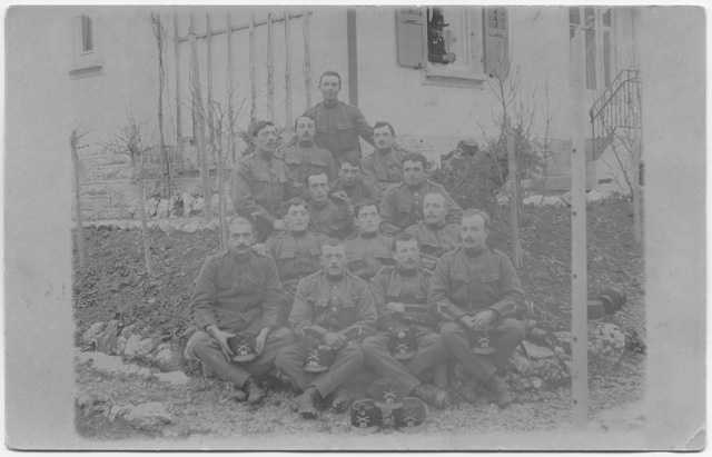 Compagnia di soldati in posa