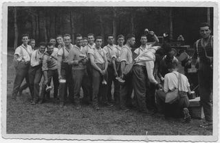 Militari in fila per il rancio