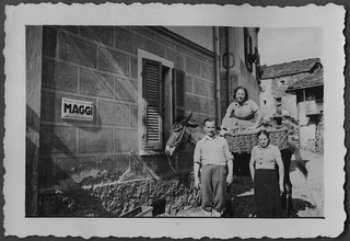 Gruppetto in posa con mulo