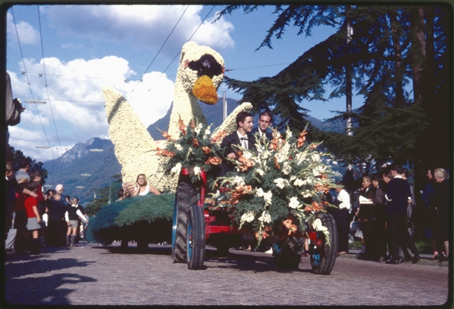 Sfilata dei carri in occasione della festa della vendemmia a Lugano