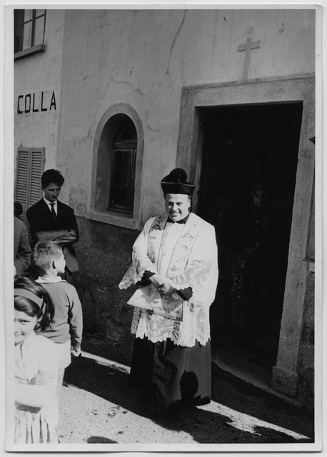 Don Guido Marzaro in visita a Colla