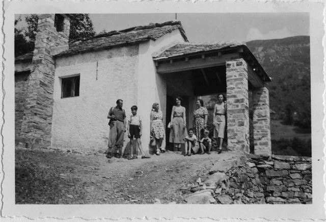 Gruppo in posa sulla Via Crucis di Bidogno
