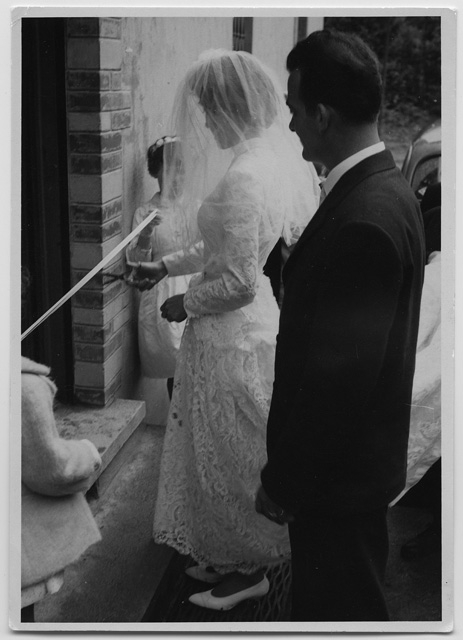 Sandrina Pellanda e Giacomo Paltenghi fanno il loro ingresso al ristorante Campana in occasione del loro matrimonio