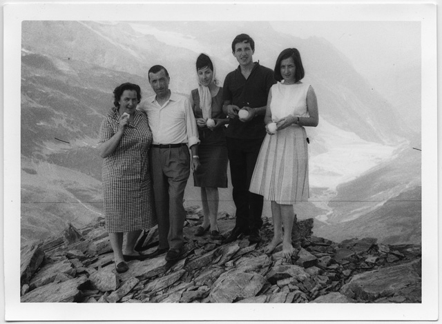 Famiglia Canonica in gita al ghiacciaio del (?)