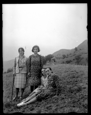 Ragazze in posa ai monti di Condra
