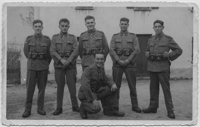 Commilitoni in posa durante il servizio militare