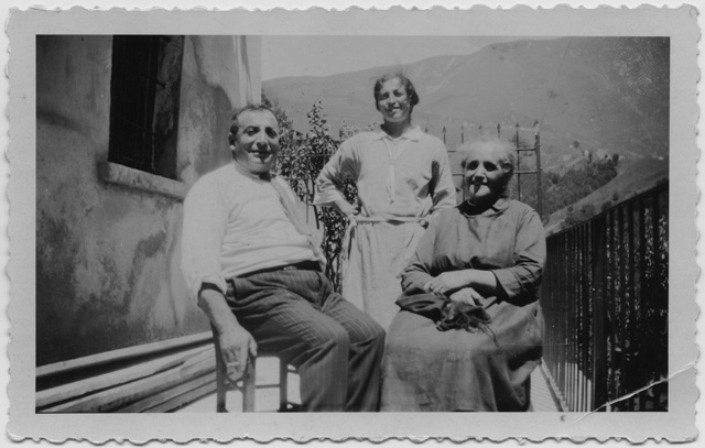 Famiglia Ceresa in balcone a Signôra