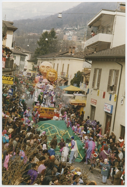 Sfilata dei carri al carnevale di Tesserete