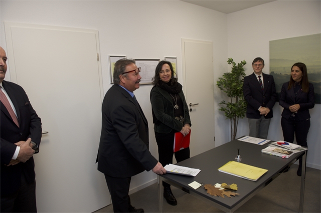 Inaugurazione della nuova sede della Giudicatura di pace del Circolo di Capriasca alla presenza della presidente dell'Associazione ticinese dei giudici di pace Emma Crugnola (al centro)