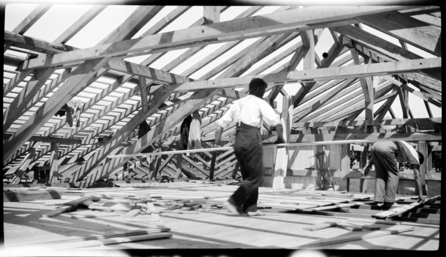 Operai sul cantiere per la costruzione del lido di Lugano