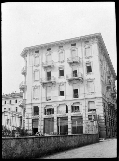 Veduta di edificio su riva Giocondo Albertolli a Lugano