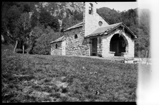 Veduta della chiesa di Maria SS Ausiliatrice a Gola di Lago
