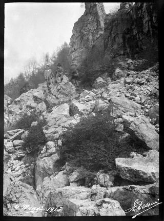 Tre uomini sulle pendici dei Denti della Vecchia