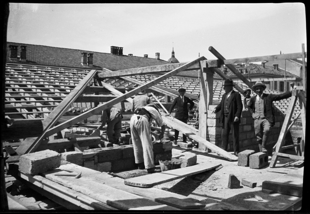 Operai in un cantiere a Lugano