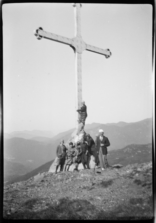 Gruppo in posa alla Sassèra sul Crocione
