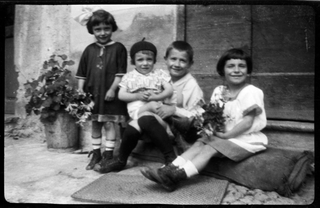 Ritratto dei fratelli Besomi con un amico a Tesserete