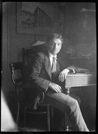 Ritratto di uomo alla scrivania