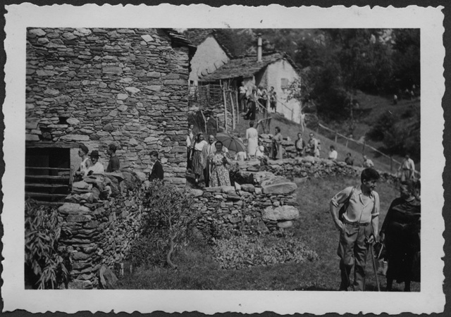 Processione sui monti di Brena, a Gola di Lago, per l'arrivo della Madonna del Sasso