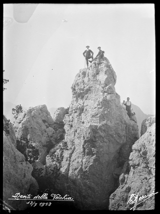 Tre uomini in posa sui Denti della Vecchia