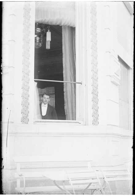 Ritratto di uomo alla finestra