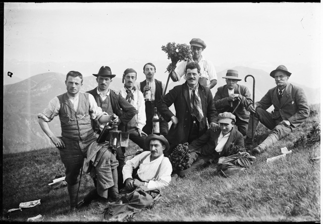 Gruppo di escursionisti in gita a (?)