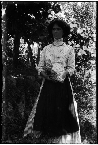 Ritratto di ragazza con ventaglio