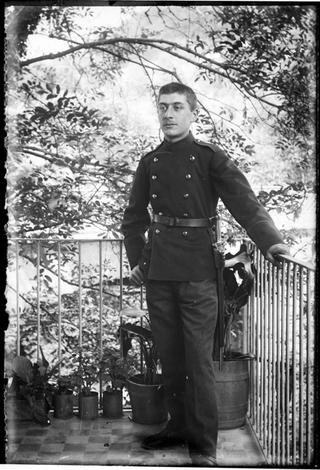 Ritratto di ragazzo in divisa