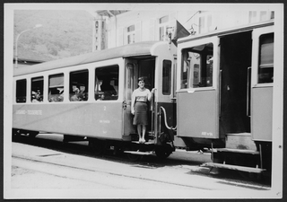 Beatrice Antonini a bordo di un convoglio della ferrovia Lugano-Tesserete