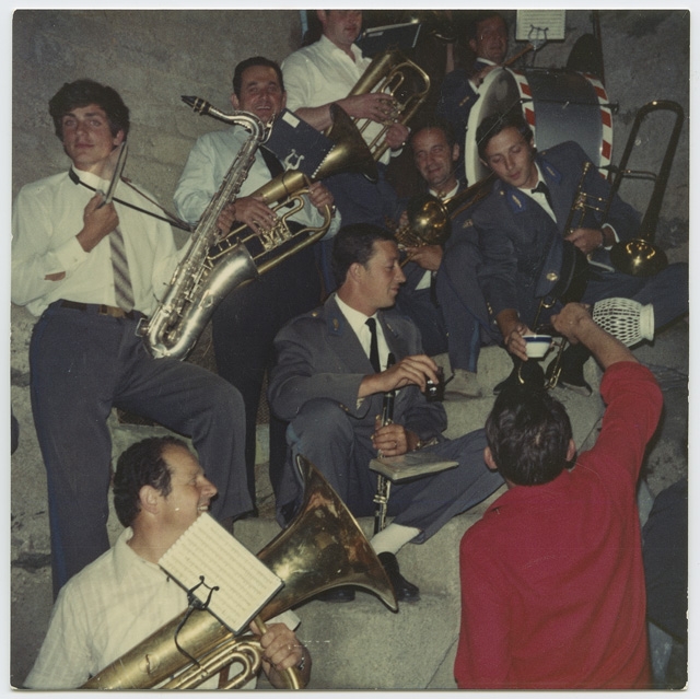 Membri della Filarmonica Capriaschese durante una pausa