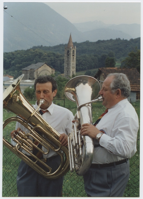 Elio Fumasoli e Fausto Quadri durante un'esibizione della Filarmonica Capriaschese a Tesserete