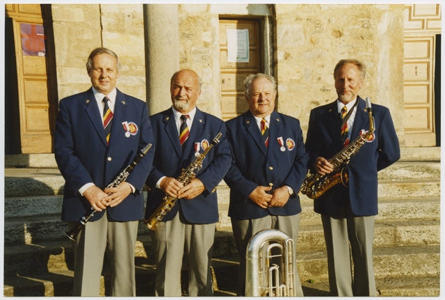 Soci fondatori della Filarmonica Capriaschese in posa in occasione del concerto del 40°