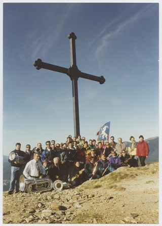 Filarmonica Capriaschese in posa in occasione dell'inaugurazione della nuova croce alla Sassèra