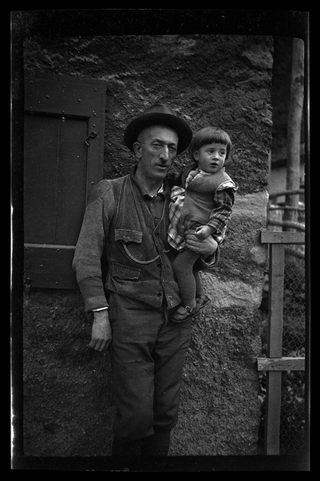 Ritratto di Alfredo Antonini con la figlia Annamaria a Condra