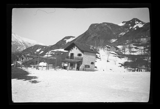 Veduta di Condra con il rifugio Primavesi