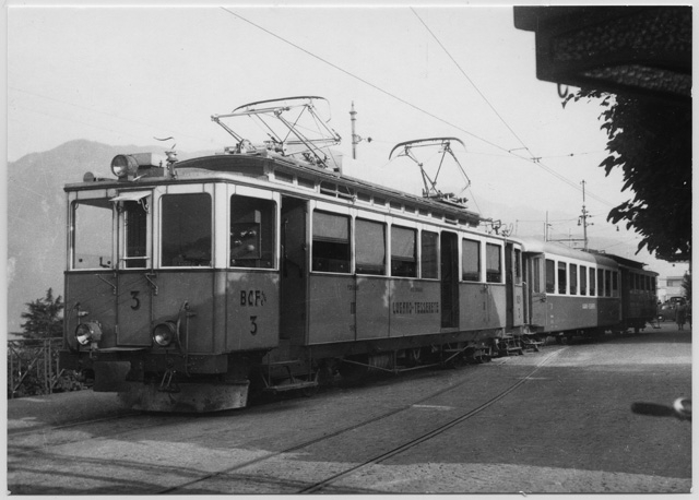 Convoglio della ferrovia Lugano-Tesserete alla stazione di Lugano