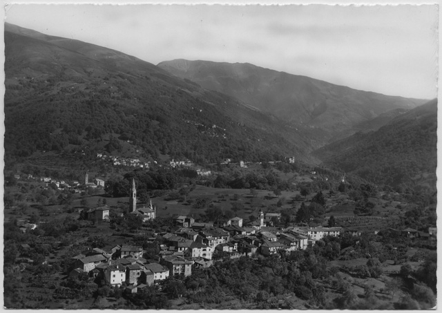 Veduta di Vaglio con Sala e Campestro sullo sfondo