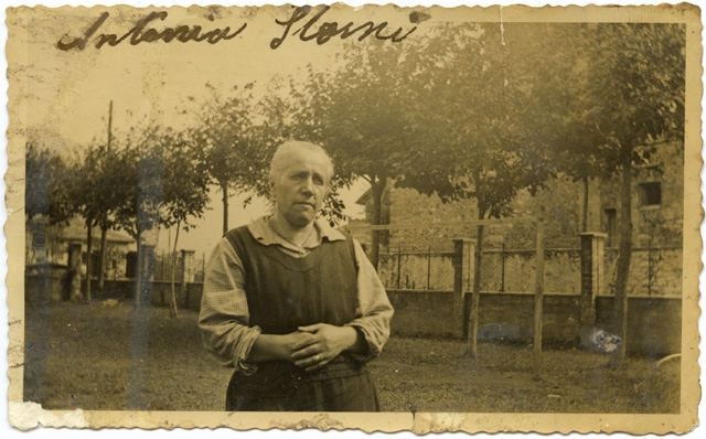 Ritratto di Antonia Storni al campo di calcio