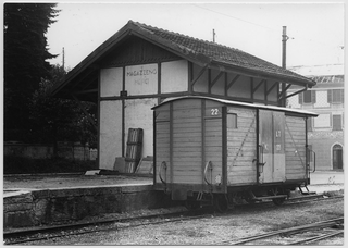 Cartolina della stazione di Tesserete con il magazzino merci