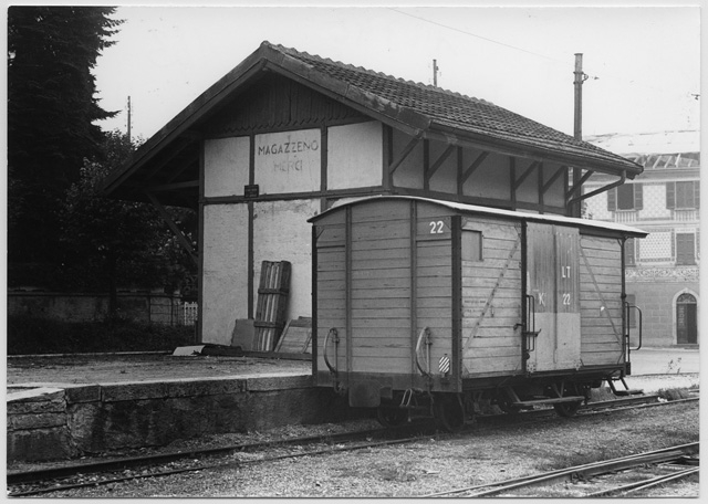 Cartolina della stazione di Tesserete con il magazzino merci