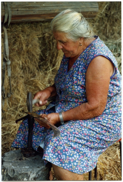 Carolina Storni martella una falce
